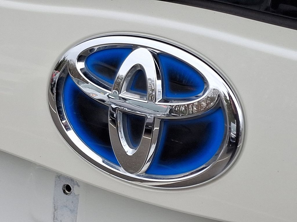 2010 Toyota Prius One 28