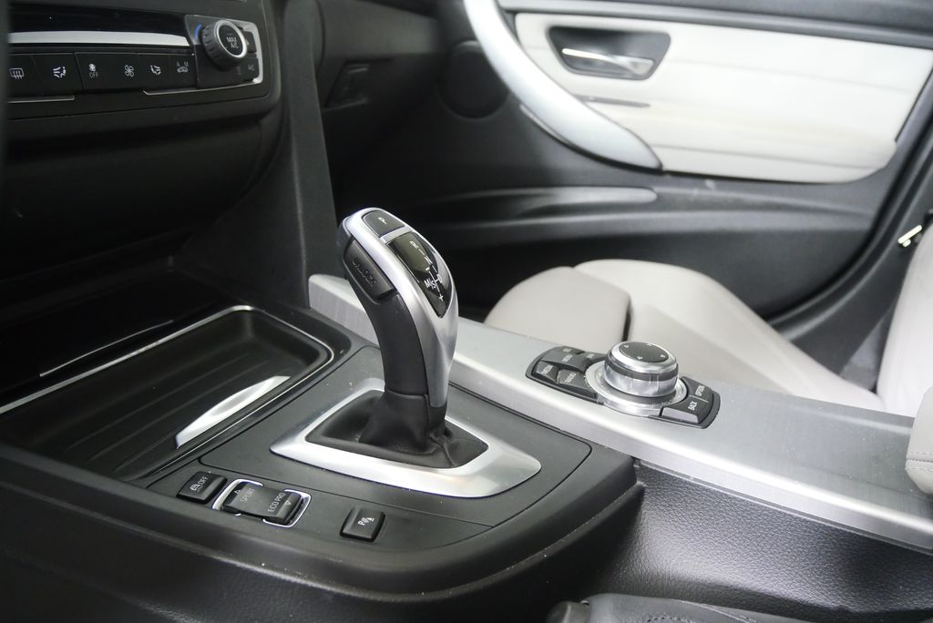 Thumbnail: 2013 BMW 3 Series - 19
