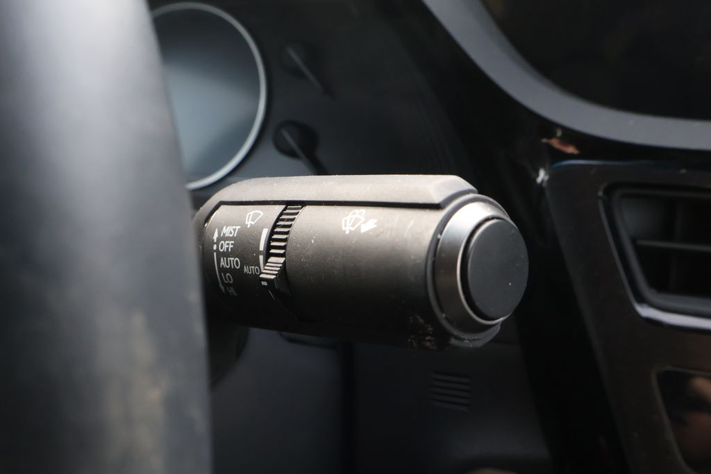 Thumbnail: 2022 Lexus ES - 19