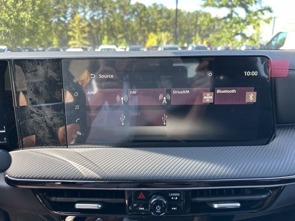 2025 Aspen White Tricoat Nissan Kicks SR FWD SUV