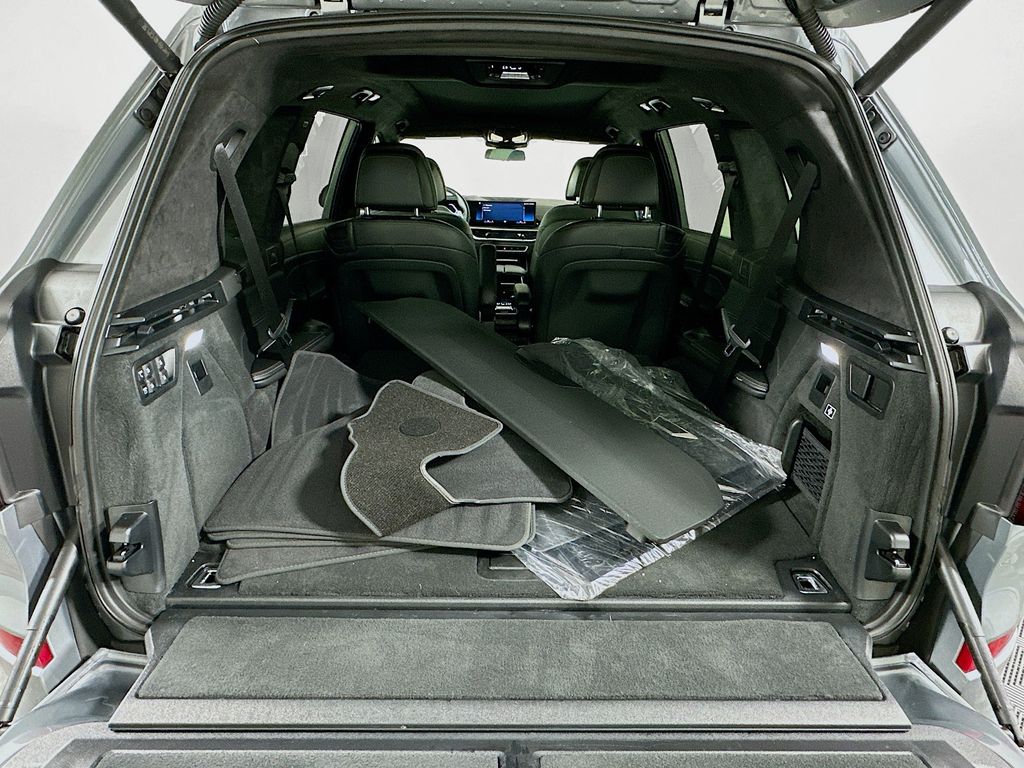 Thumbnail: 2023 BMW X7 - 27