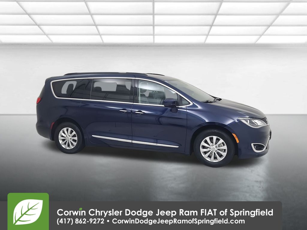 2017 Chrysler Pacifica Touring L FWD