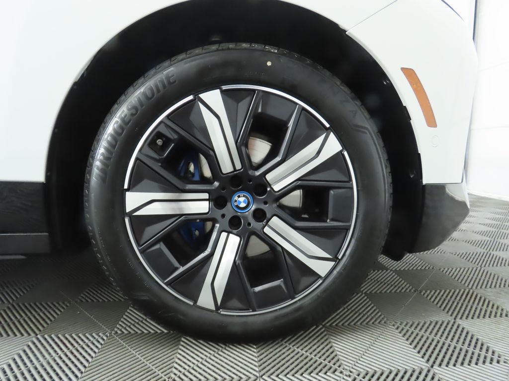 2024 BMW iX xDrive50 32
