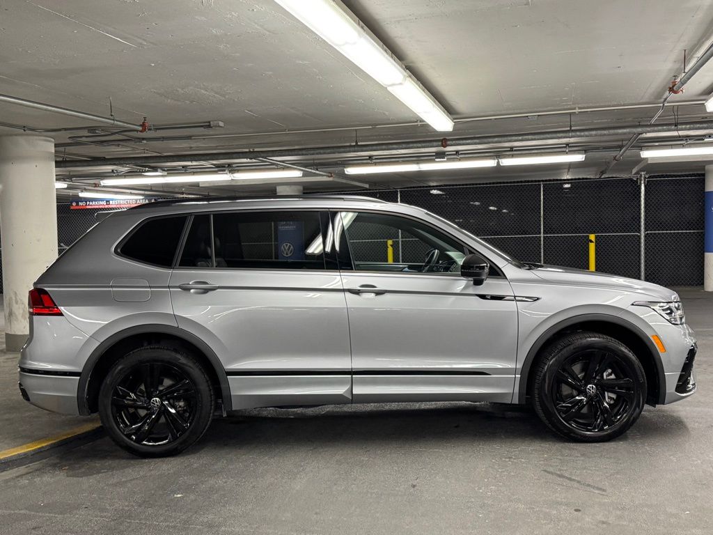 2024 Volkswagen Tiguan 2.0T SE R-Line Black 40