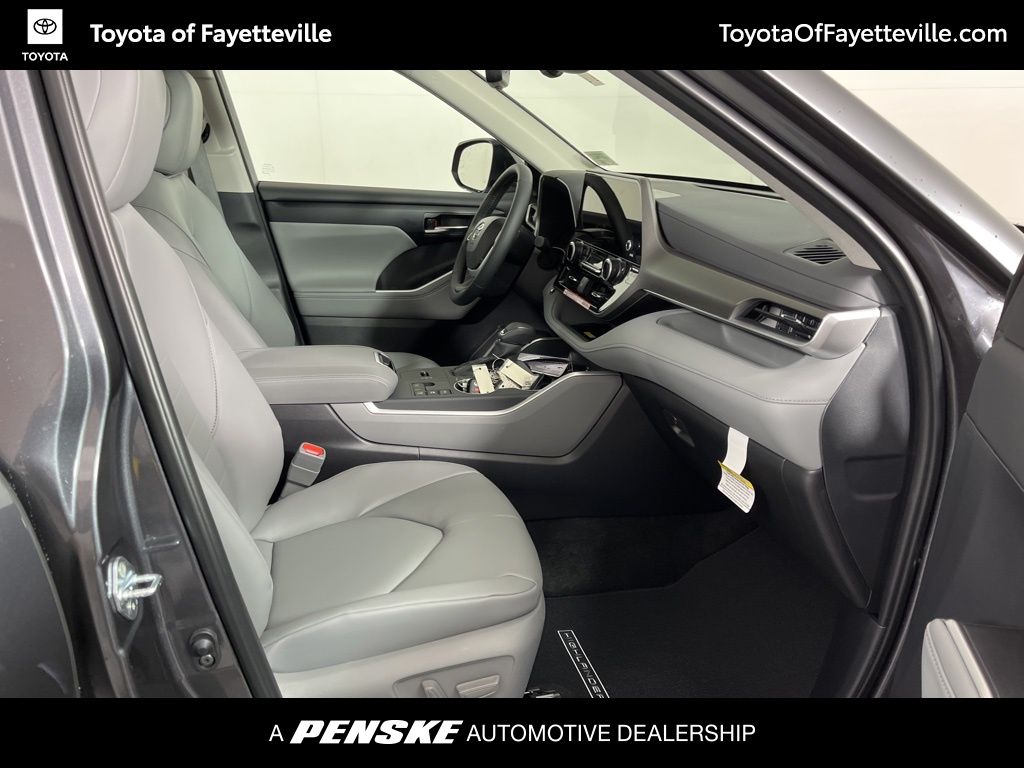 2025 Toyota Highlander XLE 7