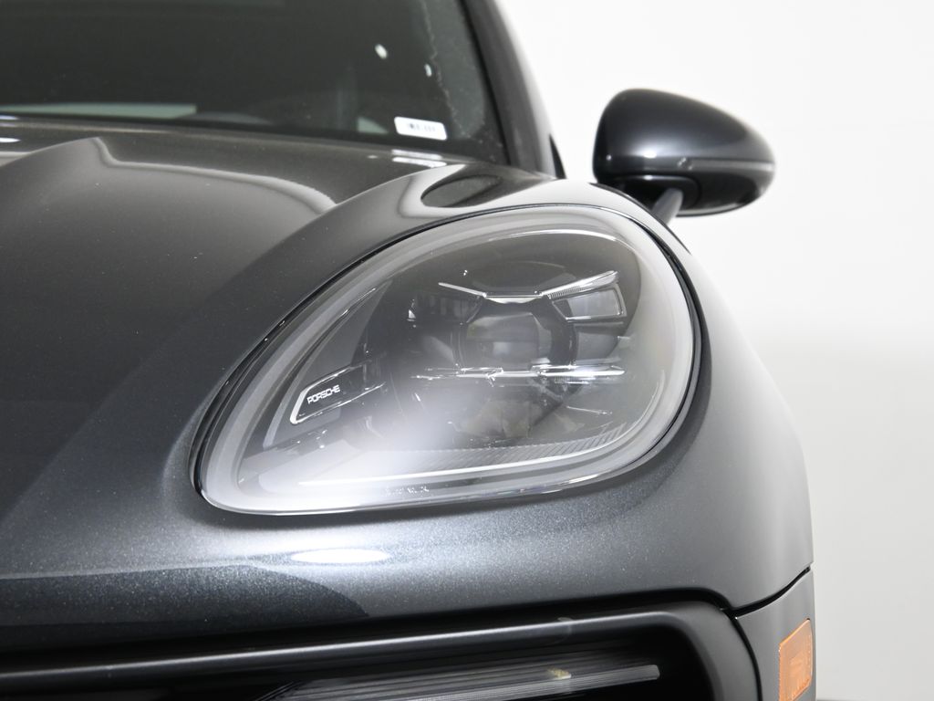 Thumbnail: 2025 Porsche Macan - 12