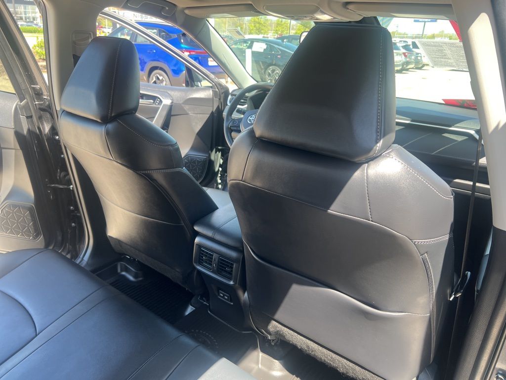 2022 Toyota RAV4 XLE Premium photo