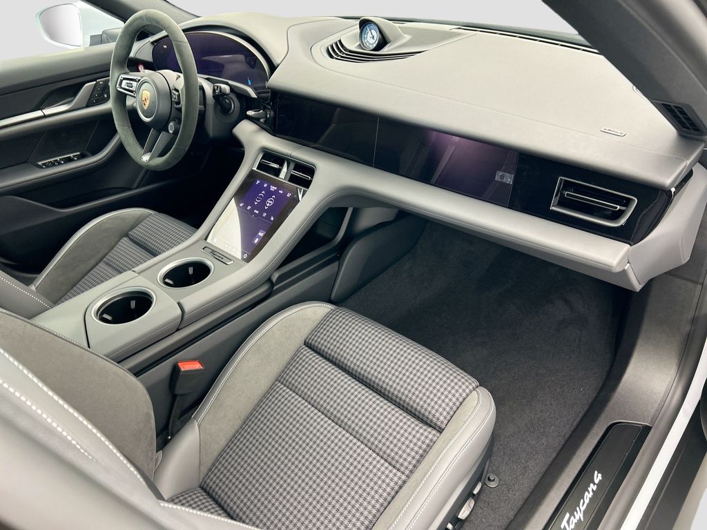 Thumbnail: 2026 Porsche Taycan - 20