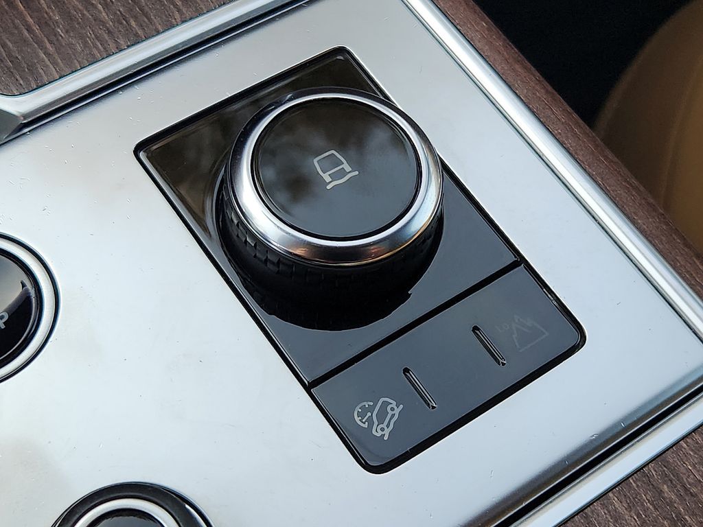 Thumbnail: 2023 Land Rover Range Rover - 24