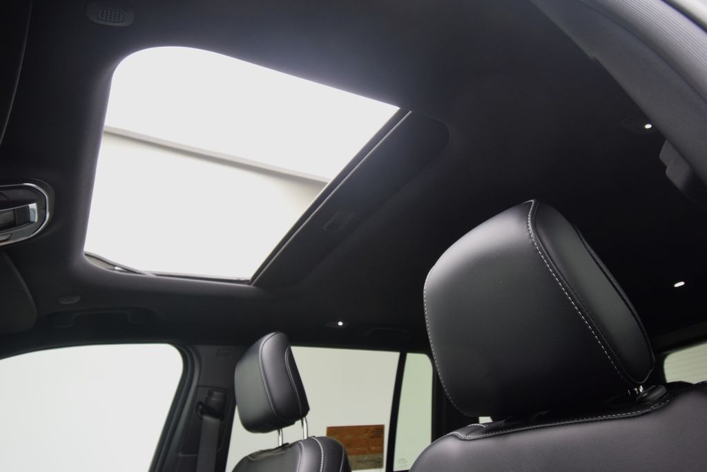 used 2024 Jeep Grand Cherokee car, priced at $32,000
