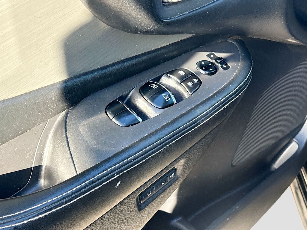 Used 2016 Black Nissan Platinum image 18