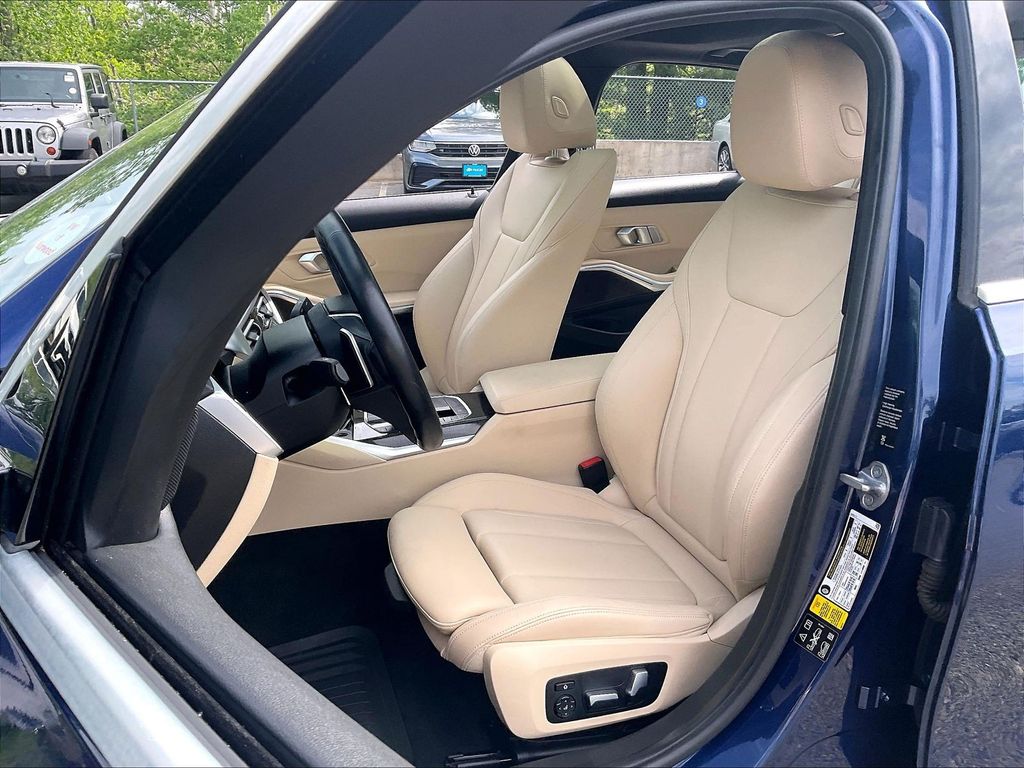 2019 BMW 3 Series — photo 10