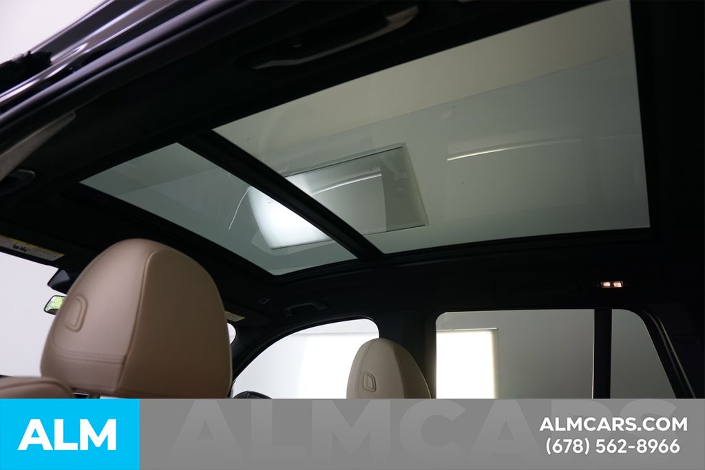 Used 2022 Black BMW sDrive30i image 23