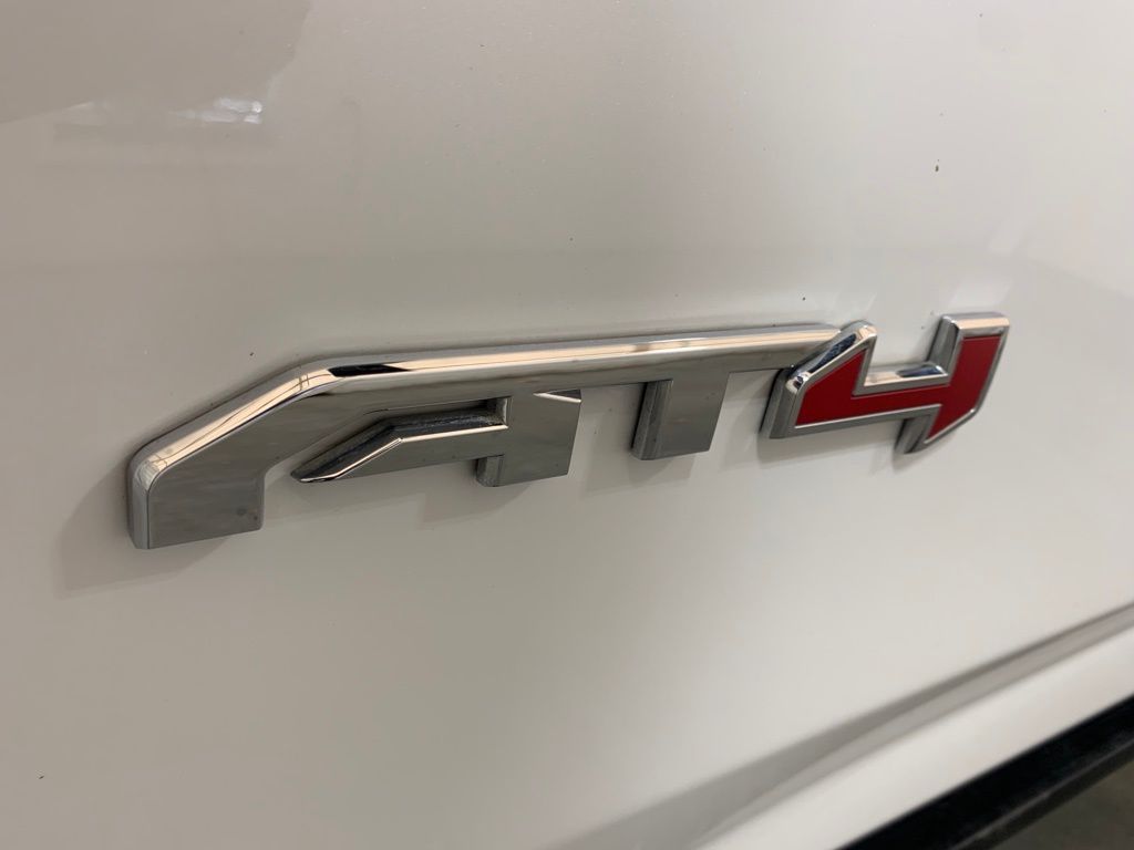 2023 GMC Yukon XL AT4 8