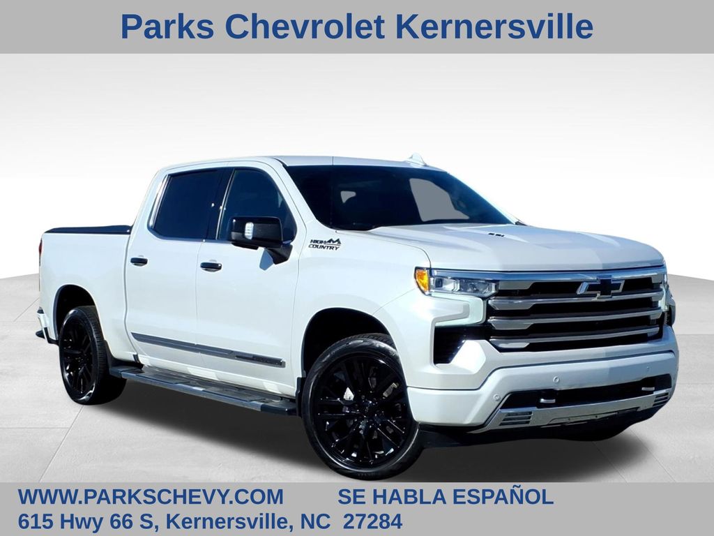 White (Iridescent Pearl Tricoat) 2022 Chevrolet Silverado 1500 High Country Crew Cab 4WD Pickup Truck Four-Wheel Drive Automatic