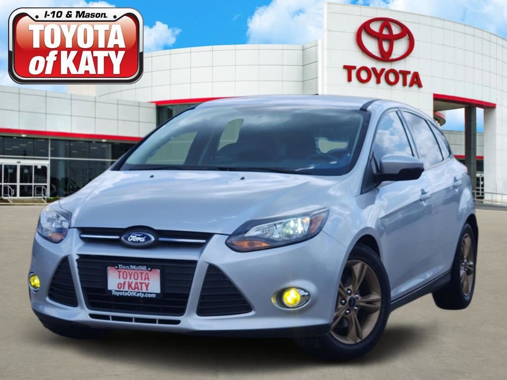 Ingot Silver 2014 Ford Focus SE Hatchback Hatchback Front-Wheel Drive 6-Speed Automatic