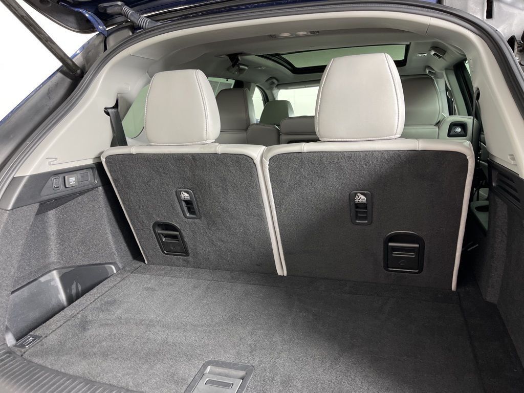 Thumbnail: 2023 Acura MDX - 9