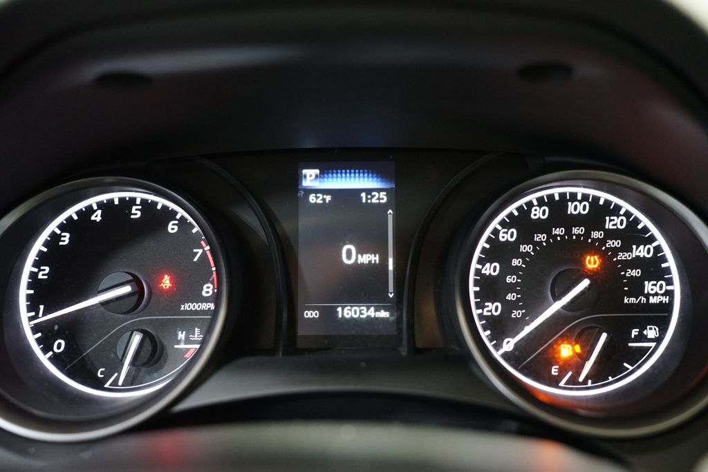 2024 Toyota Camry SE 16