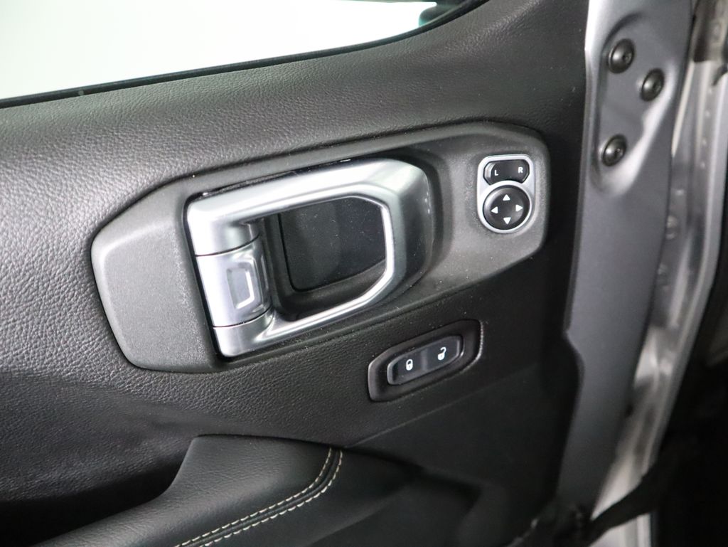 Thumbnail: 2020 Jeep Gladiator - 24