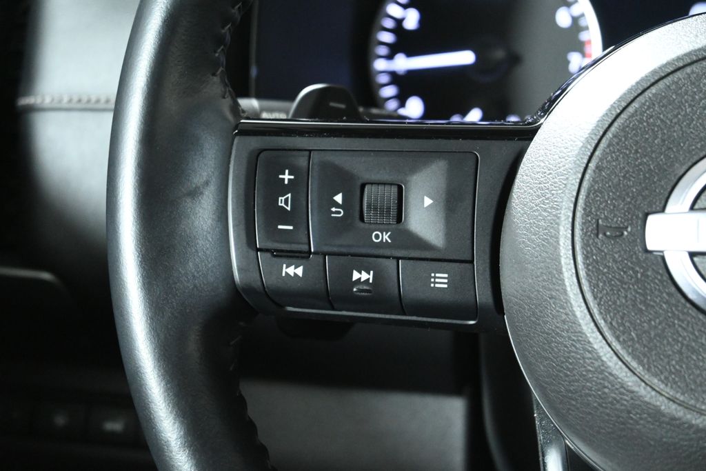 Thumbnail: 2023 Nissan Pathfinder - 17