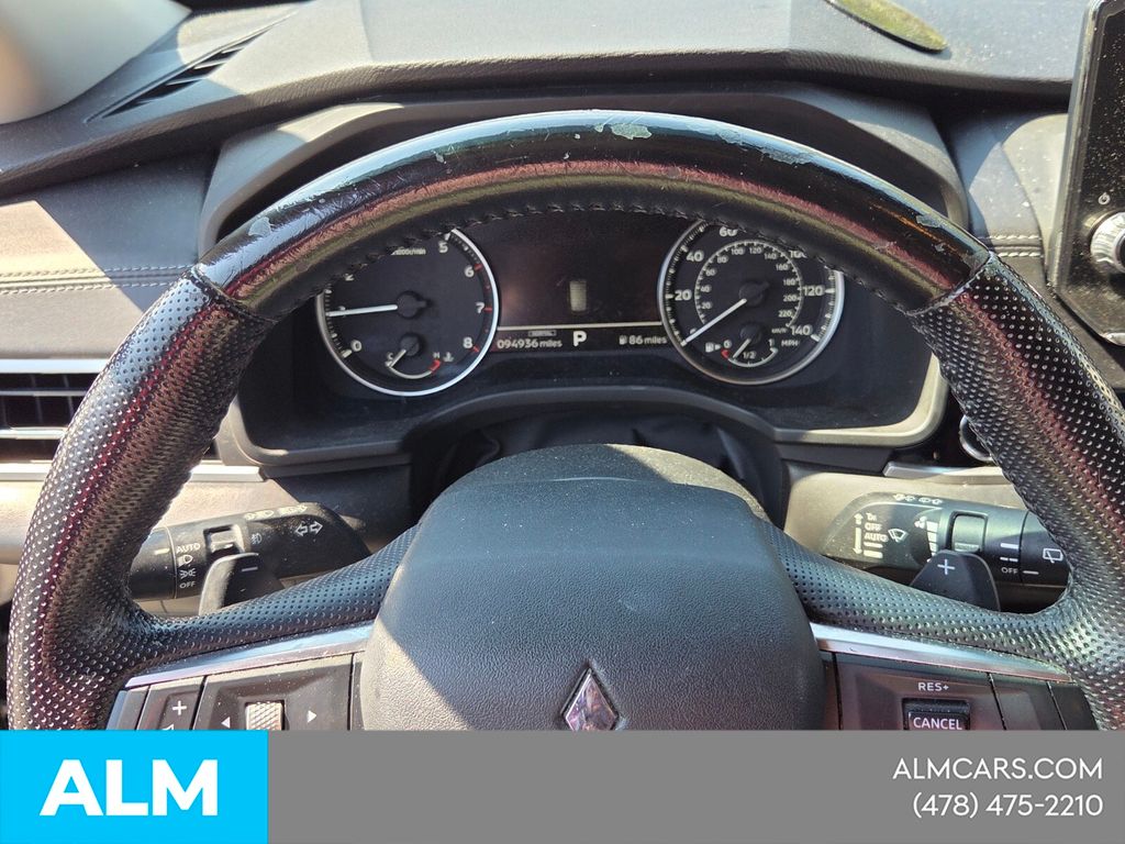 Used 2022  Mitsubishi SE image 25