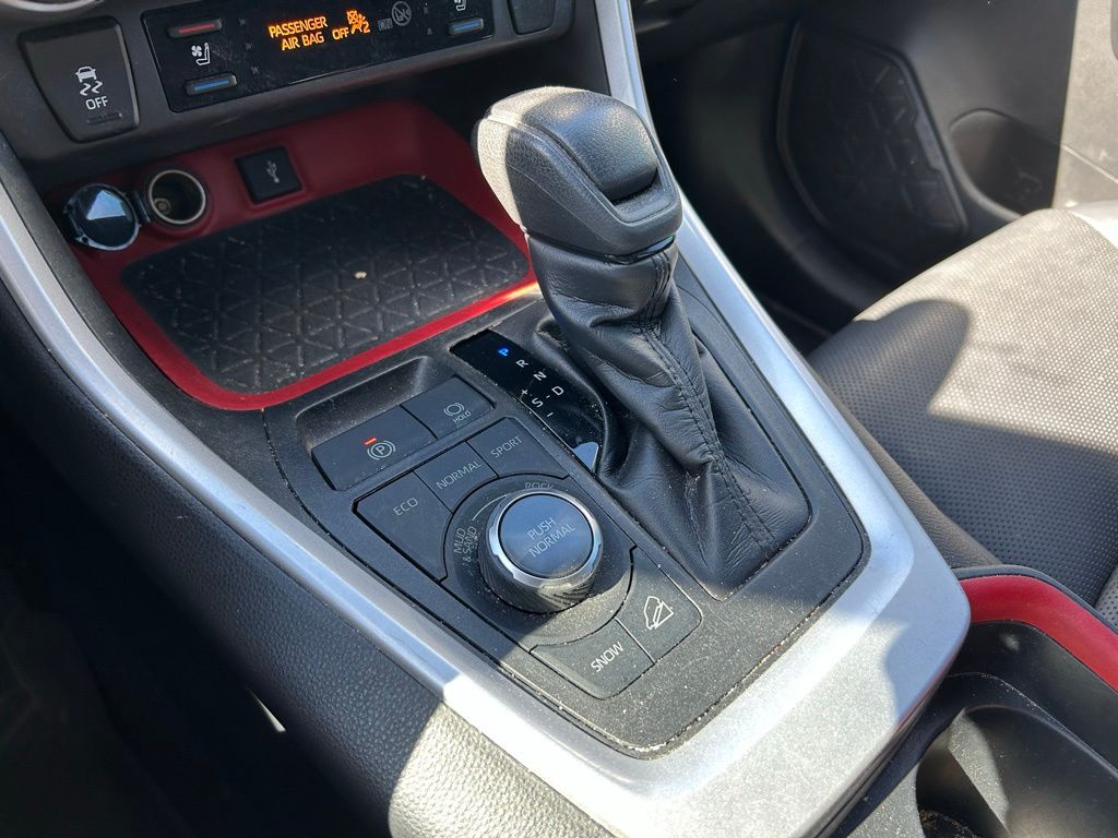 Thumbnail: 2020 Toyota RAV4 - 27