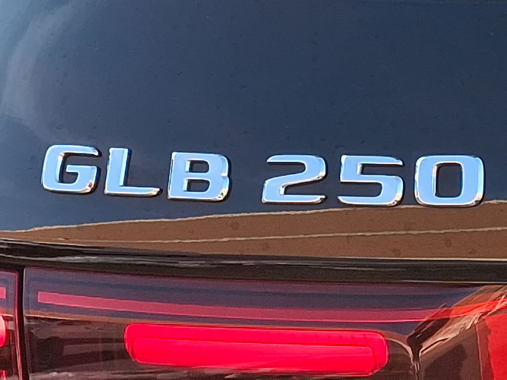 2024 Mercedes-Benz GLB 250 32