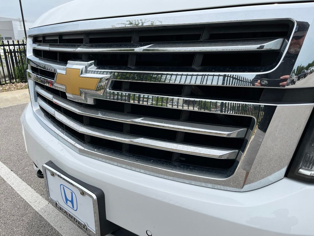 Thumbnail: 2016 Chevrolet Tahoe - 16