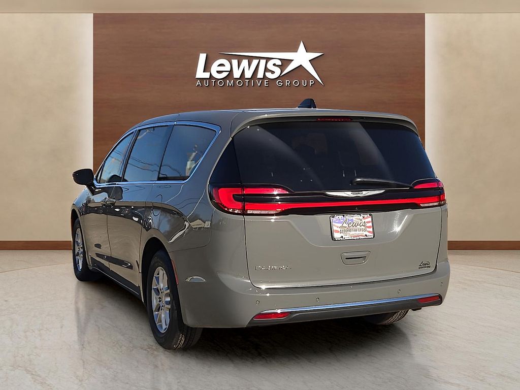 Used 2025 Chrysler Pacifica For Sale in Farmington, AR