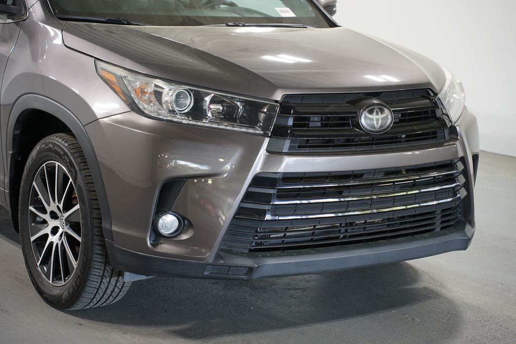 Thumbnail: 2018 Toyota Highlander - 4