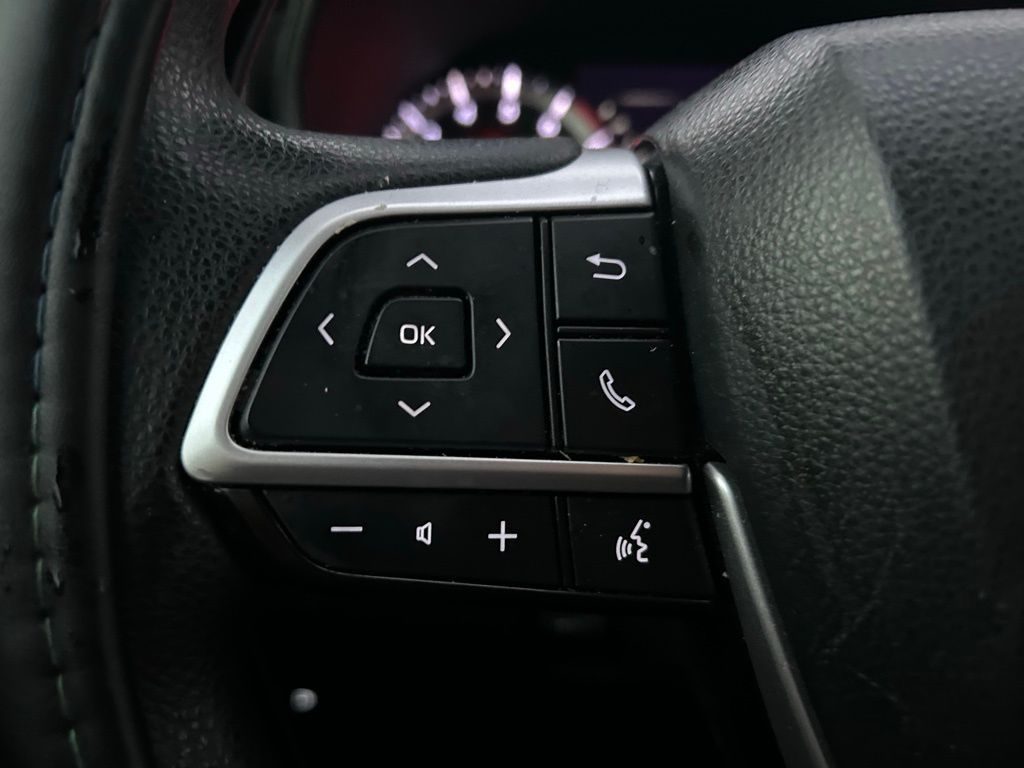 Thumbnail: 2023 Toyota Highlander - 20