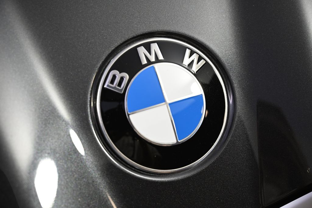 Thumbnail: 2026 BMW 5 Series - 13