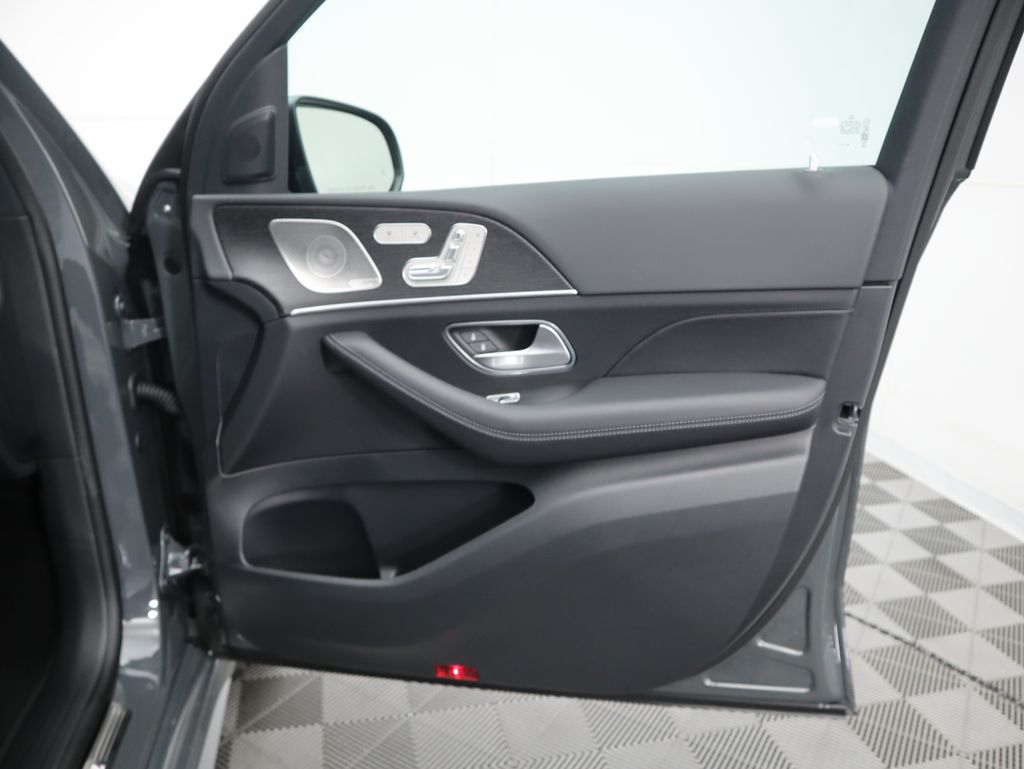 Thumbnail: 2026 Mercedes-Benz GLE - 27