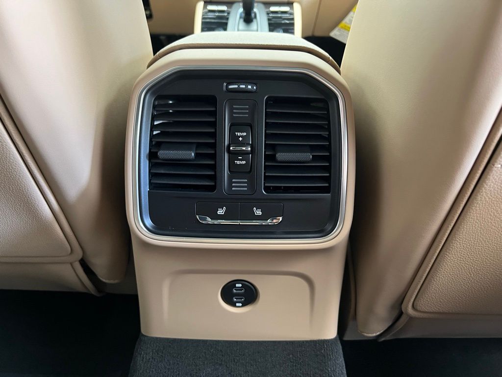 Thumbnail: 2025 Porsche Macan - 17
