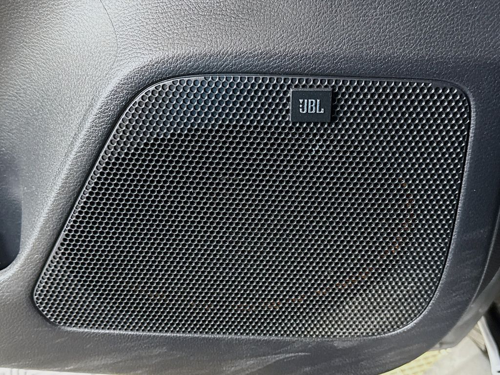 2019 Toyota Tacoma Limited 18