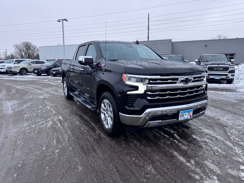 2025 Chevrolet Silverado 1500 LTZ Crew Cab 4WD
