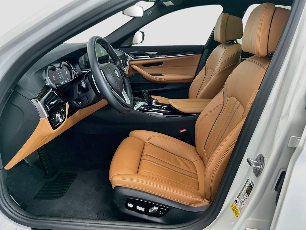 Used 2018 White BMW 540i image 18