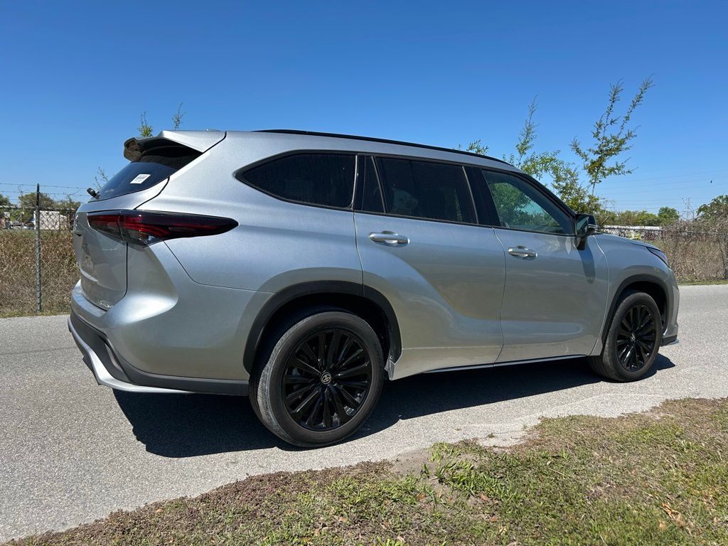 Thumbnail: 2025 Toyota Highlander - 5