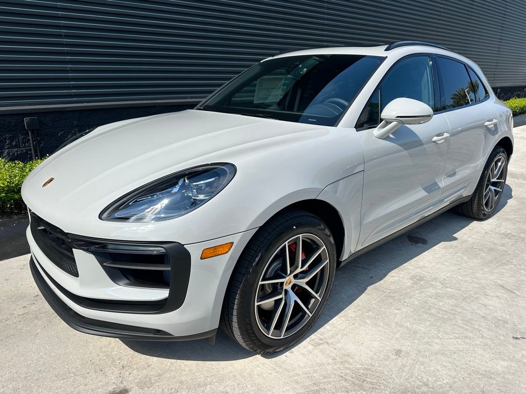 Thumbnail: 2026 Porsche Macan - 7