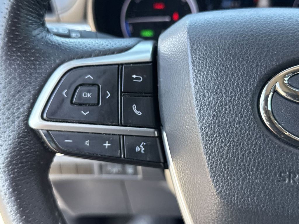 Thumbnail: 2021 Toyota Sienna - 26