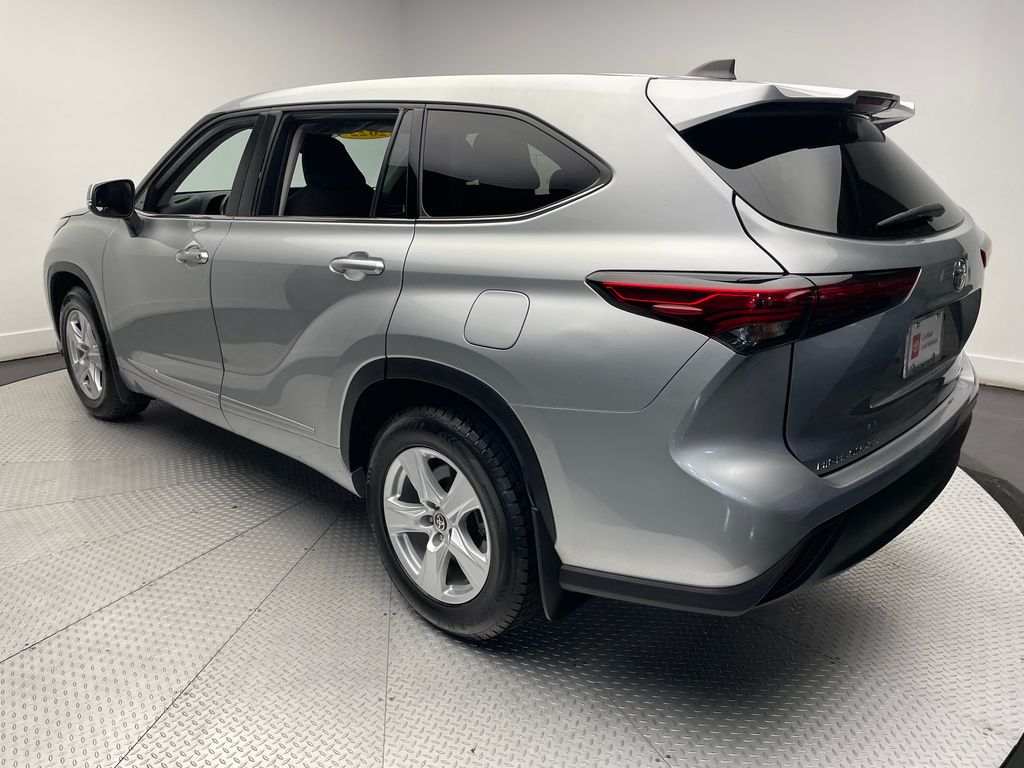 2022 Toyota Highlander LE 7
