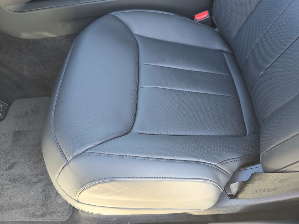 New 2026 White Land Rover Dynamic SE image 30