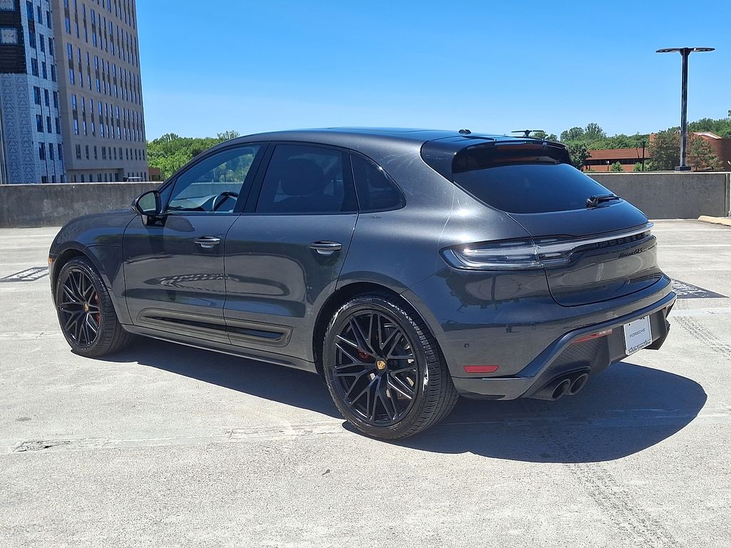 Thumbnail: 2022 Porsche Macan - 3