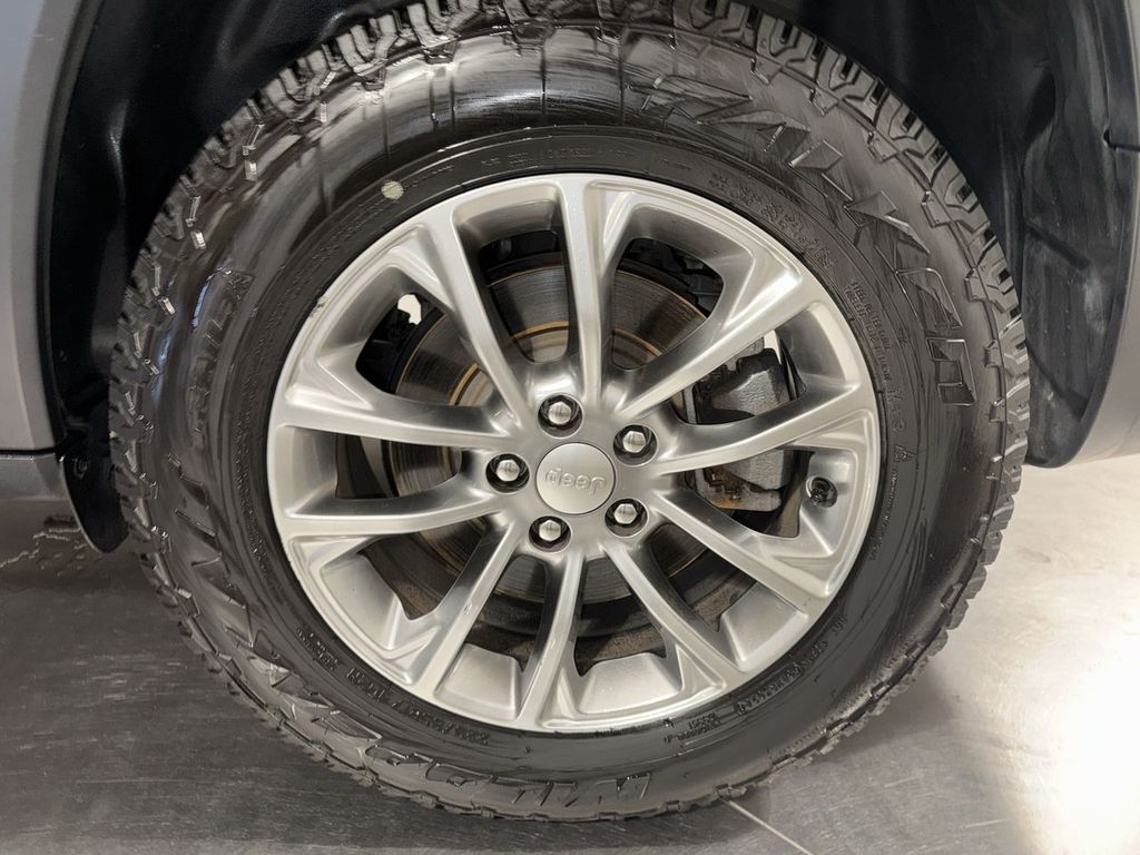 used 2019 Jeep Cherokee car, priced at $16,702