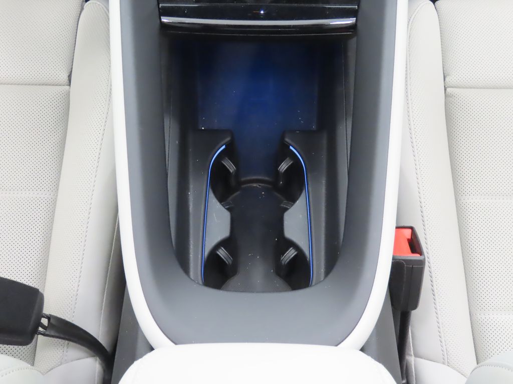 Thumbnail: 2025 Porsche Macan - 31