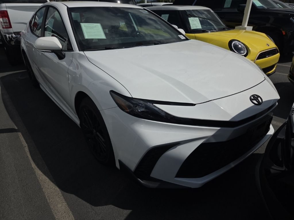 2026 Toyota Camry SE FWD