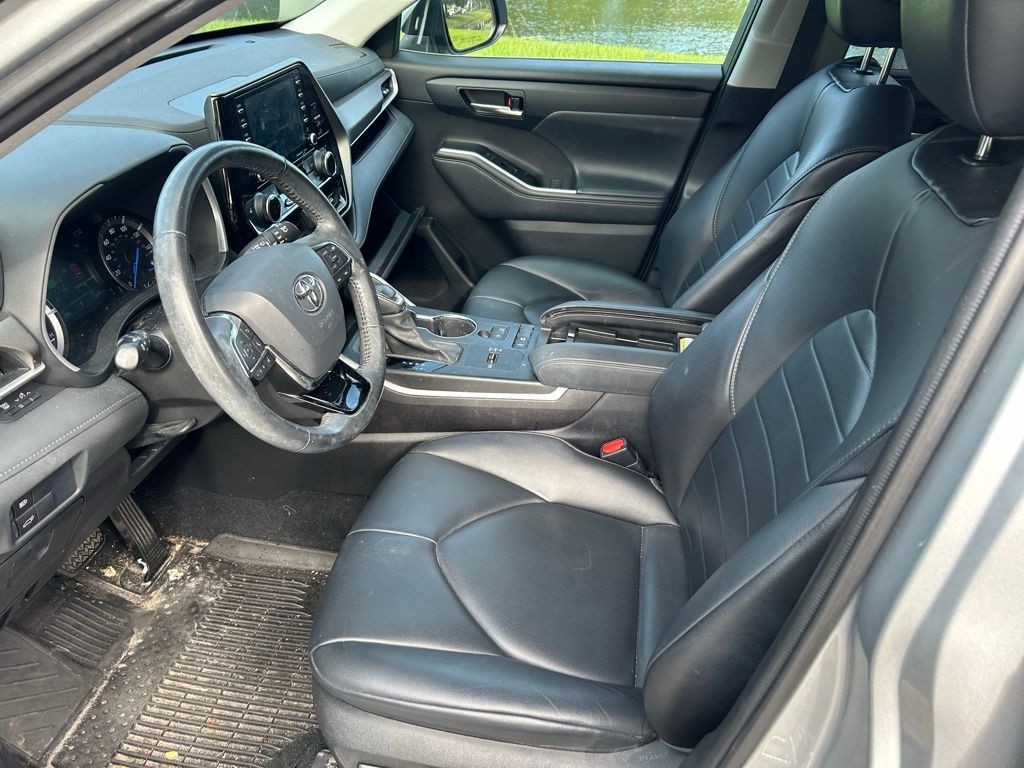 Thumbnail: 2021 Toyota Highlander - 14