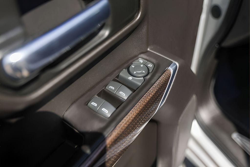 Used 2020 Silver Chevrolet LT image 22