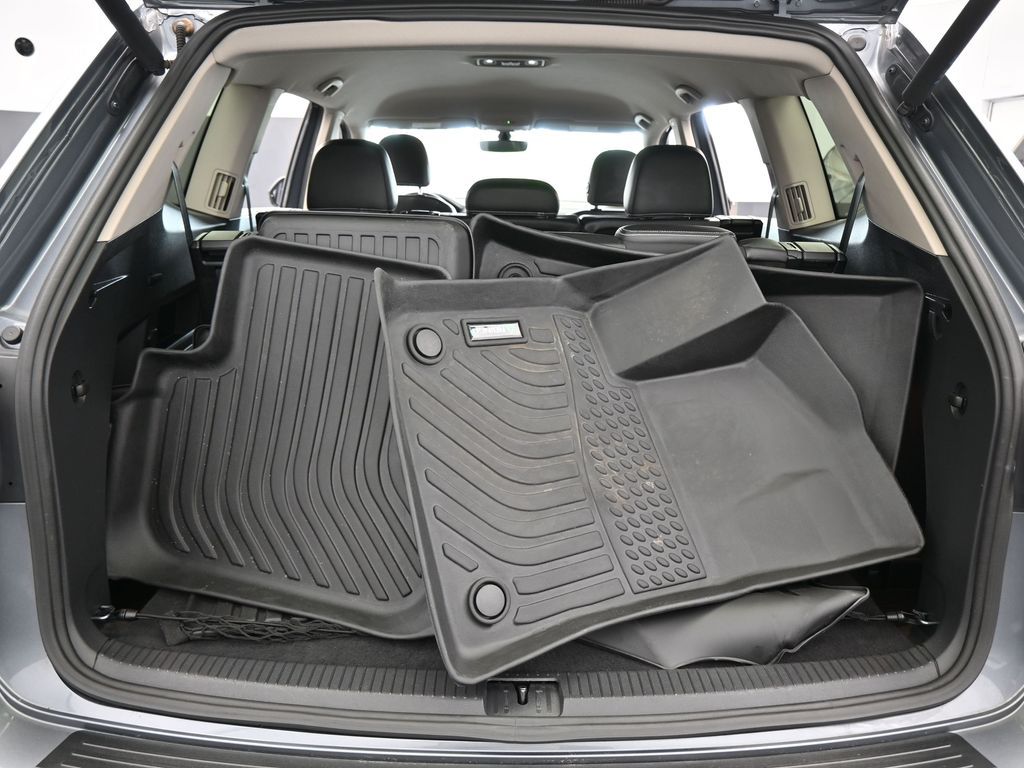 Used 2021 Gray Volkswagen 3.6L V6 SE w/Technology image 35