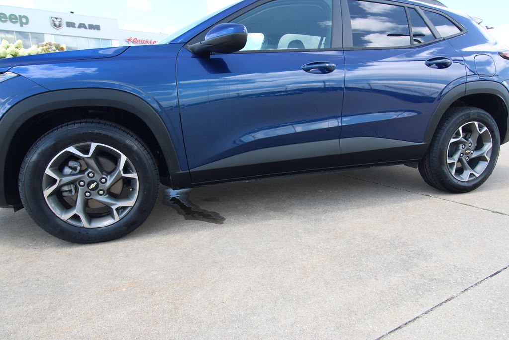 Used 2024 Chevrolet Trax SUV
